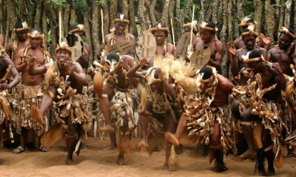 Ζουλού: Οι πέντε σύζυγοι και τα 28 παιδιά που εποφθαλμιούν τον θρόνο